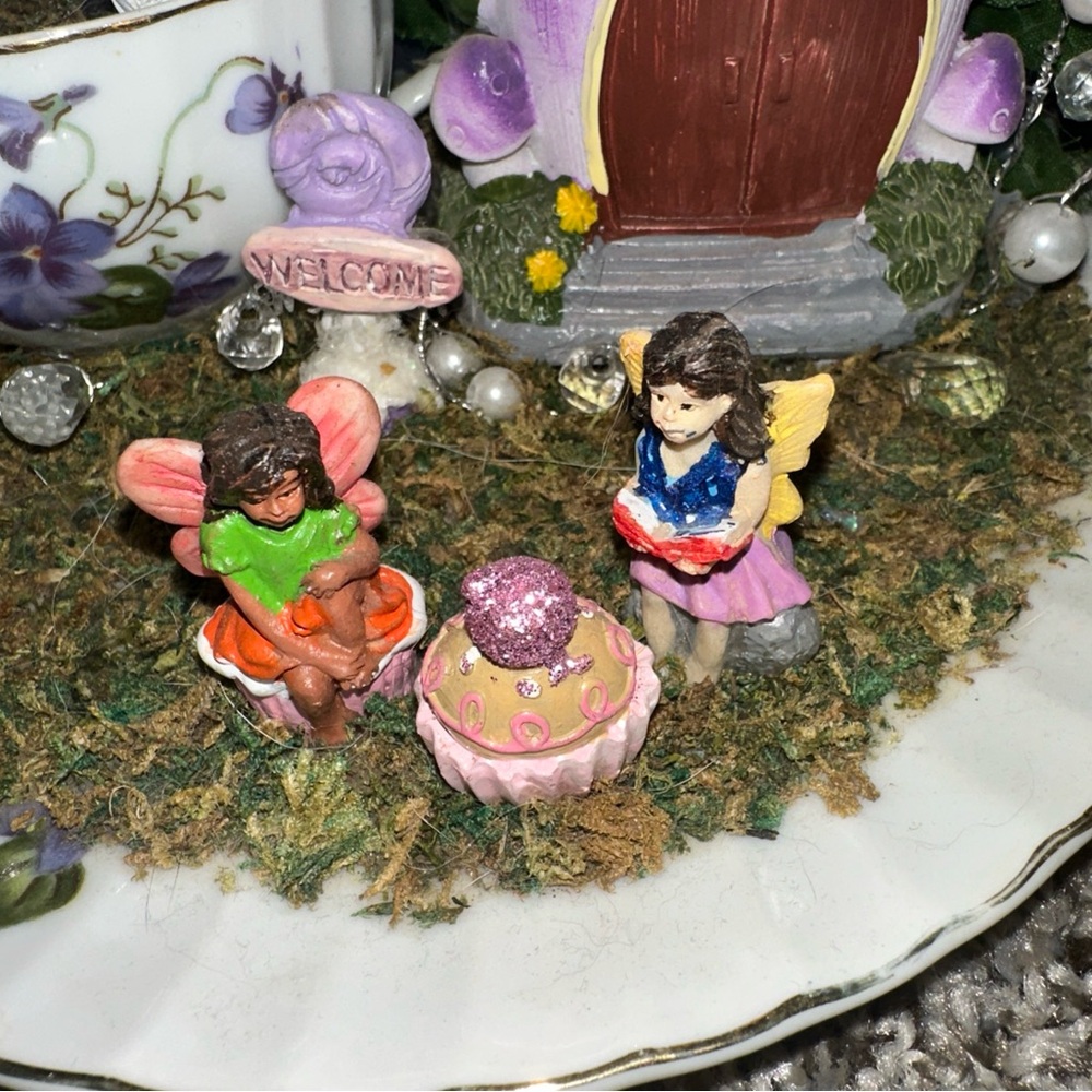 handmade fairy garden / gnome vignette lights up - Picture 3 of 4